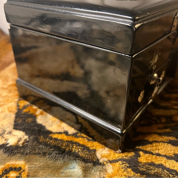 Beautiful Asian Black Laquer & Mother of Pearl Jewelry Box w/ Cherry Blossoms - Picture 11 of 16